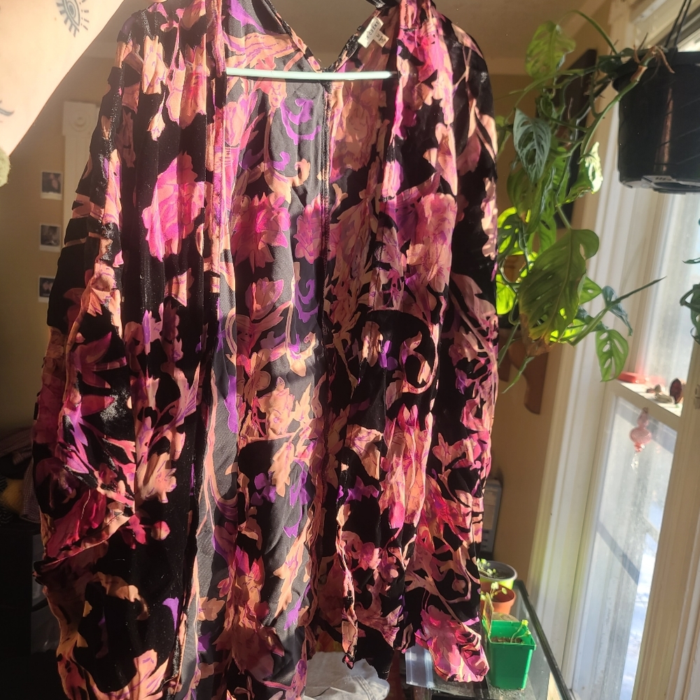 Medium Velvet Print Shawl by En Créme